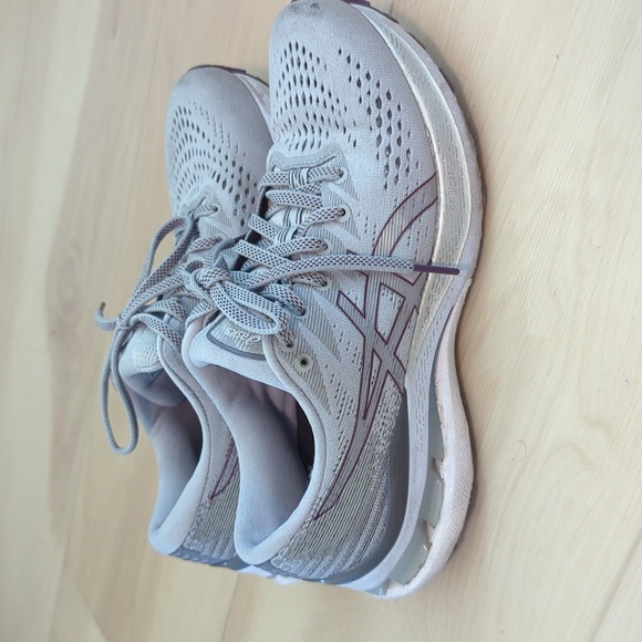 Asics gel Kayano 28 size 7.5 US - Picture 3 of 3